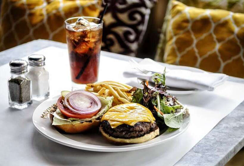 منتجع Catalina Hotel & Beach Club