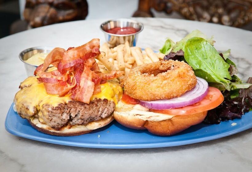 منتجع Catalina Hotel & Beach Club