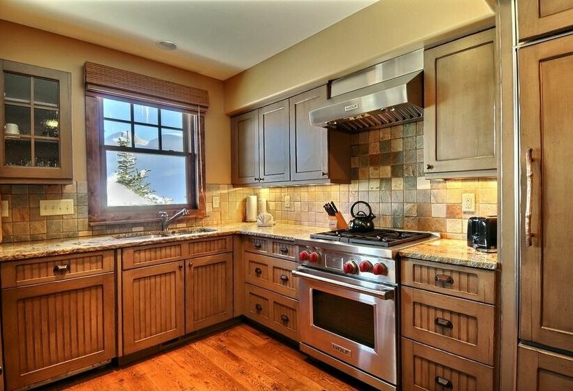 Powder Ridge Cabins At Big Sky Resort