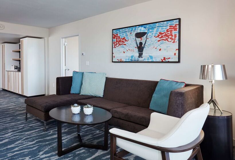 Waterstone Resort & Marina Boca Raton, Curio Collection By Hilton