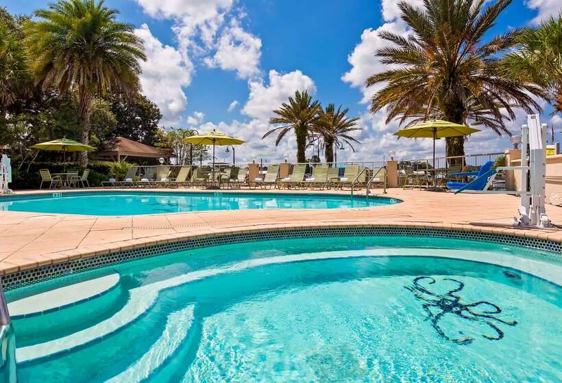 منتجع Paddletail Waterfront Lodge, Trademark Collection By Wyndham