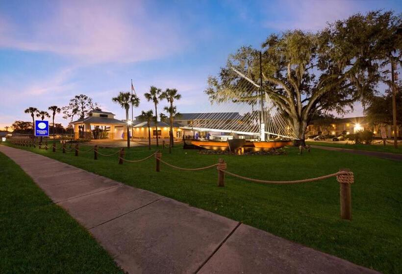 منتجع Paddletail Waterfront Lodge, Trademark Collection By Wyndham