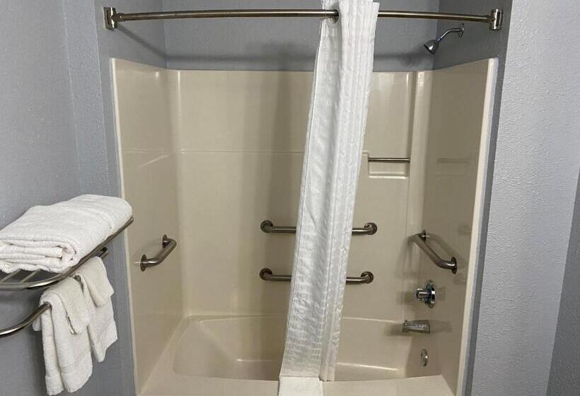 هتل American Inn Cedar Rapids South