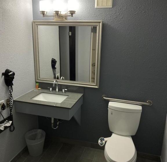 ホテル American Inn Cedar Rapids South