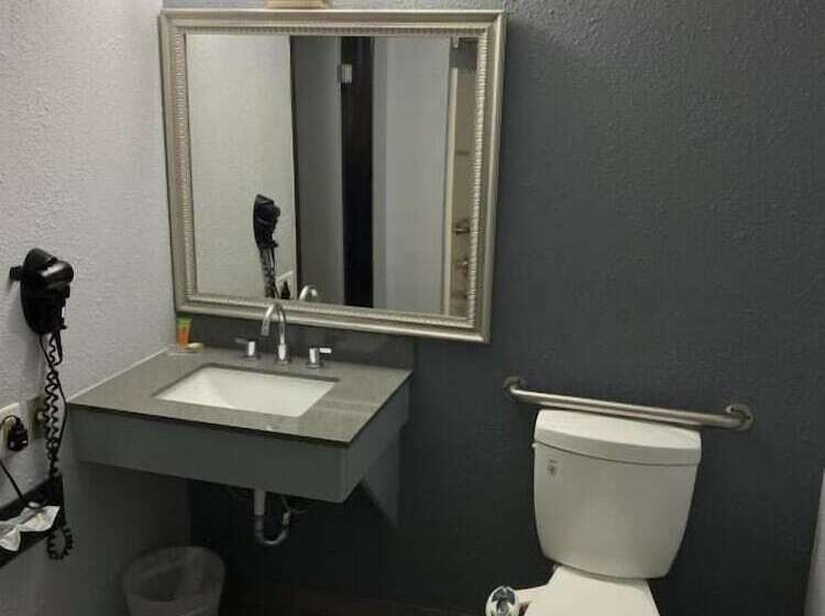 ホテル American Inn Cedar Rapids South