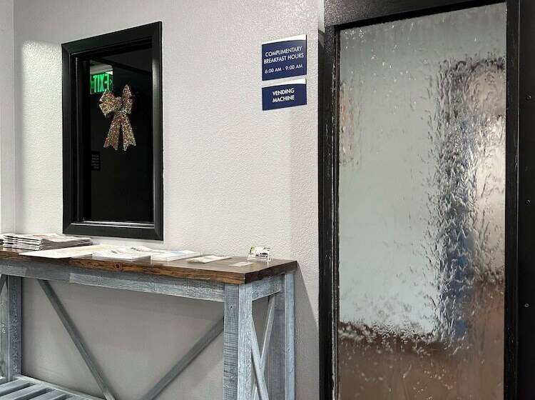 ホテル American Inn Cedar Rapids South