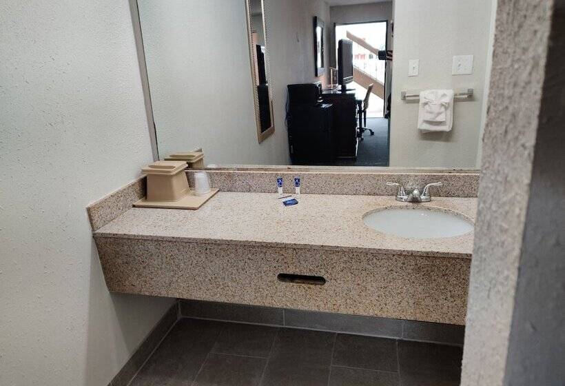 Отель Rodeway Inn