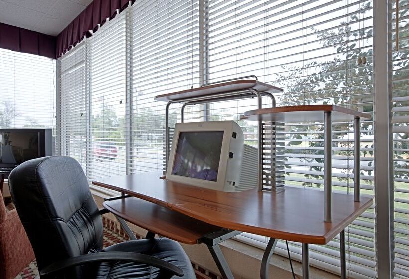 فندق Americas Best Value Inn Newnan