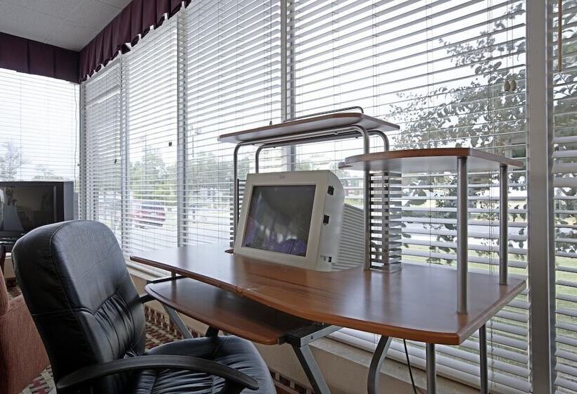 فندق Americas Best Value Inn Newnan