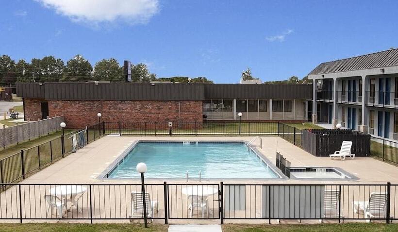 فندق Americas Best Value Inn Newnan