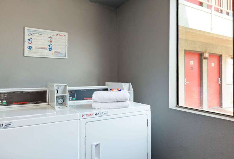 בית מלון כפרי Americas Best Value Inn & Suites Bakersfield Central