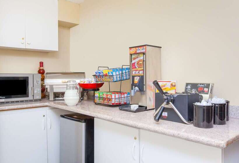 בית מלון כפרי Americas Best Value Inn & Suites Bakersfield Central