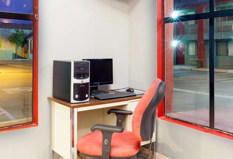 בית מלון כפרי Americas Best Value Inn & Suites Bakersfield Central