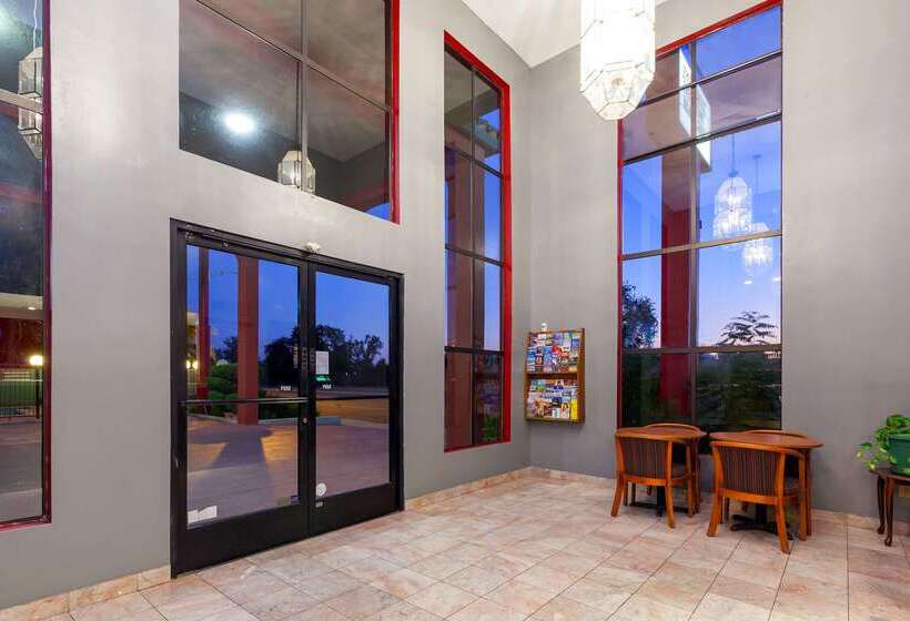 בית מלון כפרי Americas Best Value Inn & Suites Bakersfield Central