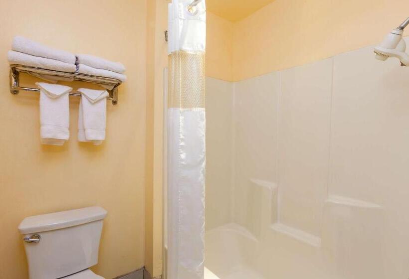 Отель Americas Best Value Inn & Suites Bakersfield Central