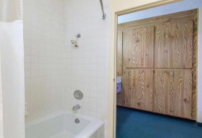 בית מלון כפרי Americas Best Value Inn & Suites Bakersfield Central