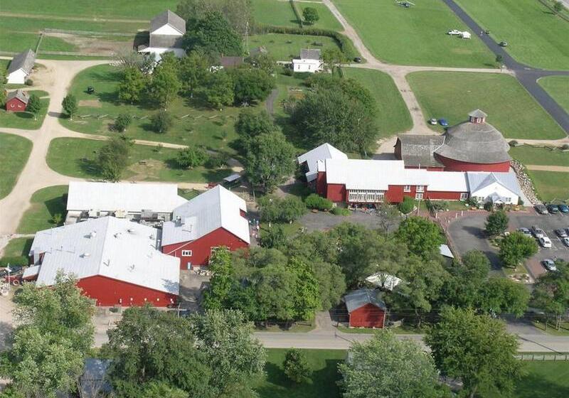 فندق Amish Inn