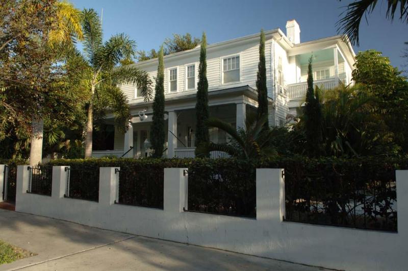 فندق Amsterdam's Curry Mansion Inn