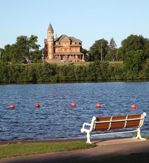Отель Barkers Island Inn Resort & Conference Center