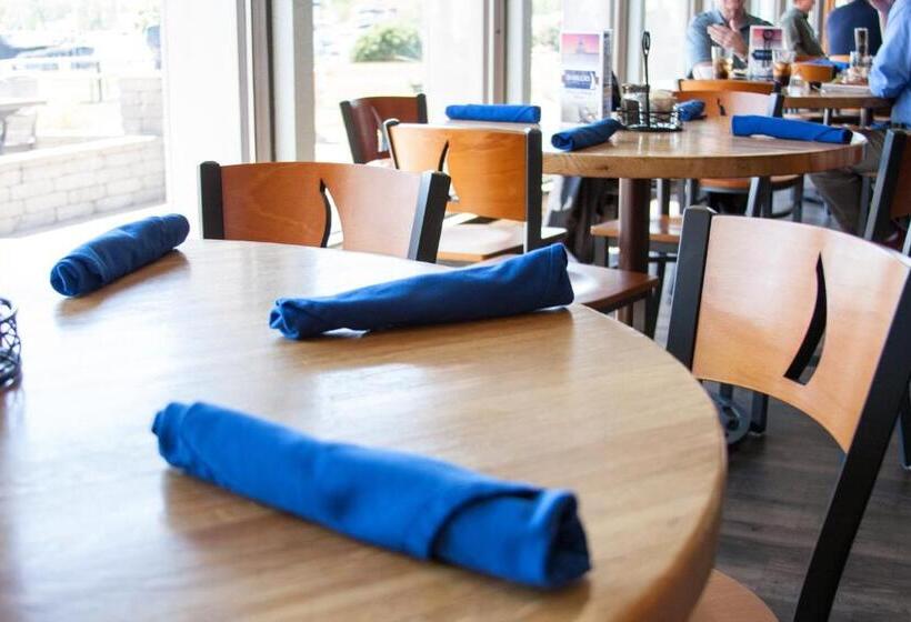 Отель Barkers Island Inn Resort & Conference Center