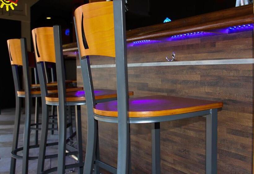 Отель Barkers Island Inn Resort & Conference Center