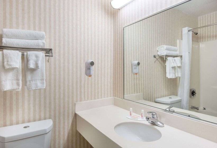 בית מלון כפרי Baymont By Wyndham Bartonsville Poconos