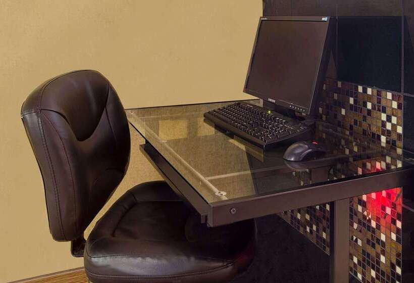 هتل Baymont By Wyndham Charlotteairport Coliseum