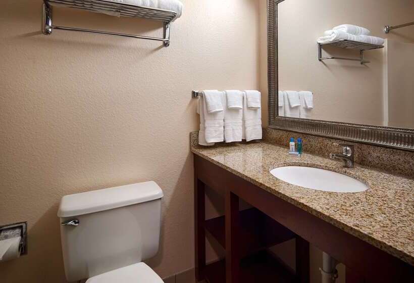 בית מלון כפרי Best Western Huntington Mall Inn