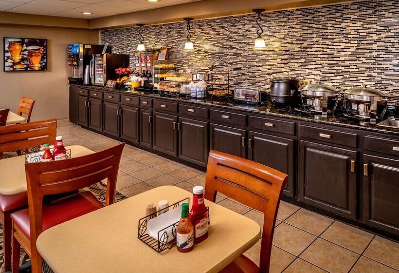 בית מלון כפרי Best Western Huntington Mall Inn