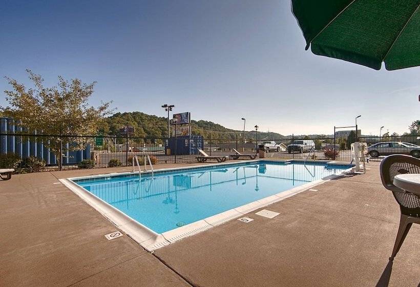 בית מלון כפרי Best Western Huntington Mall Inn