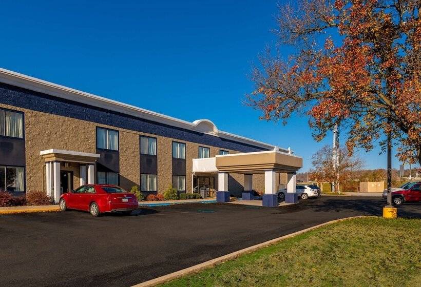 בית מלון כפרי Best Western Huntington Mall Inn