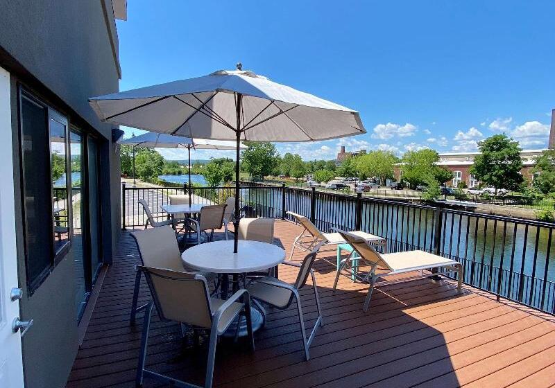 호텔 Best Western Plus Landmark Inn