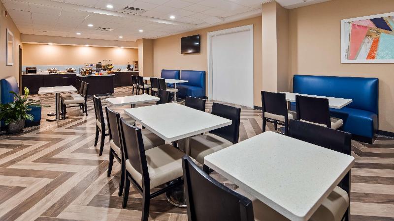 هتل Best Western Plus Landmark Inn