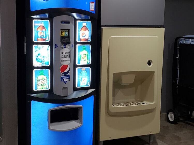 هتل Best Western Inn At The Rochester Airport