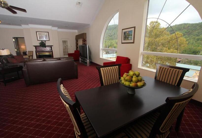 ホテル Black Bear Inn & Suites