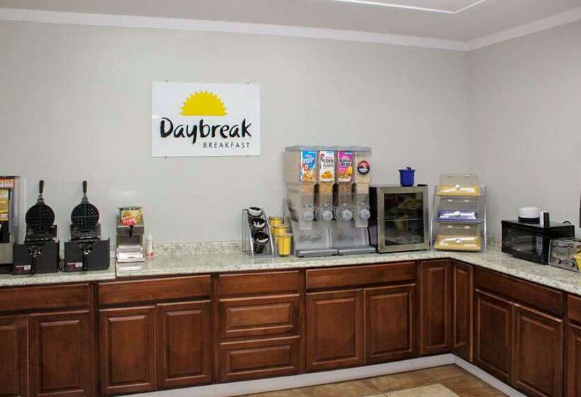 فندق Ramada By Wyndham Lumberton