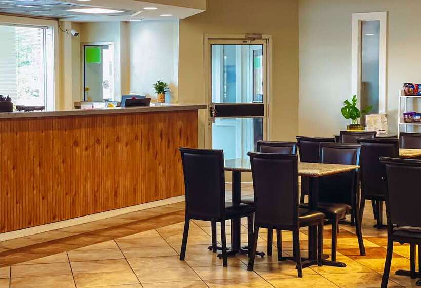 فندق Ramada By Wyndham Lumberton