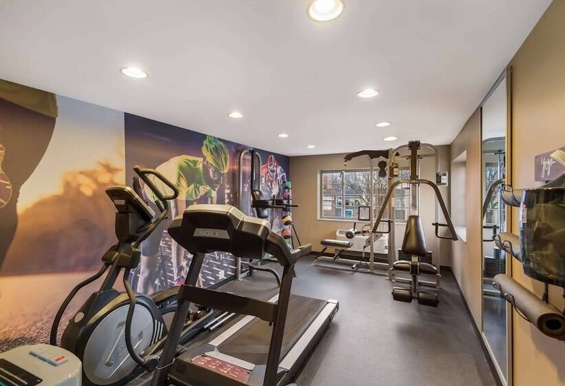 酒店 Clarion Pointe Downtown