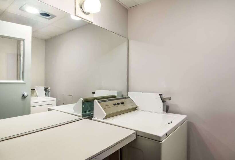 호텔 Clarion Pointe Jamestown Falconer