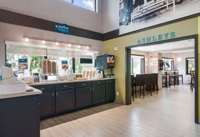 호텔 Clarion Pointe Jamestown Falconer