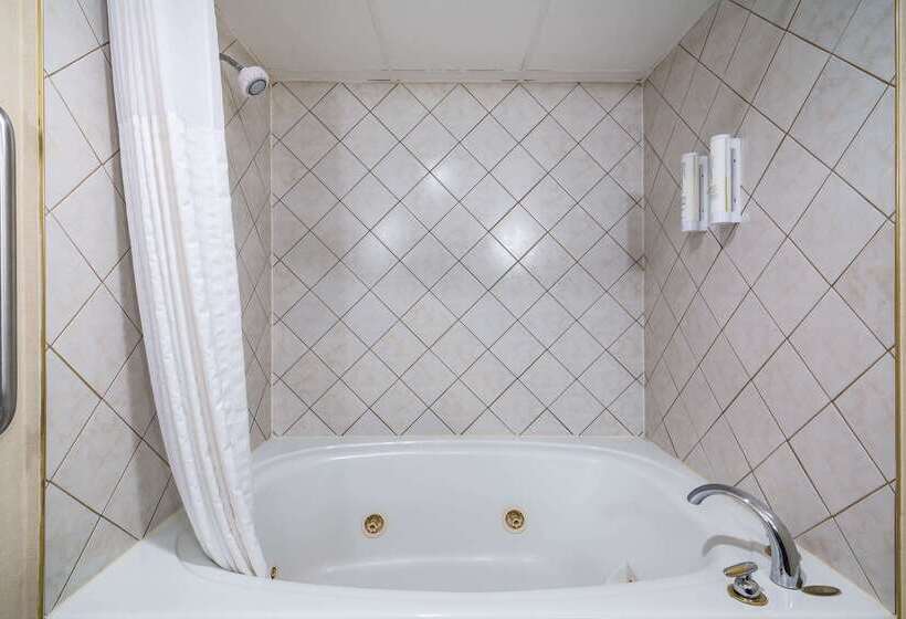 호텔 Clarion Pointe Jamestown Falconer