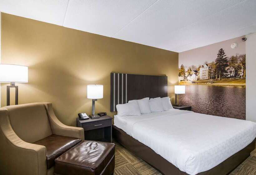 호텔 Clarion Pointe Jamestown Falconer