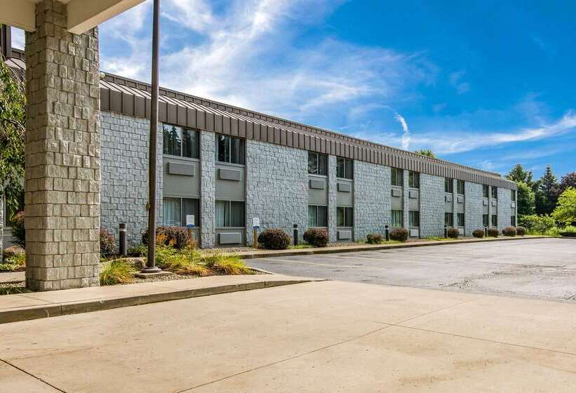 호텔 Clarion Pointe Jamestown Falconer