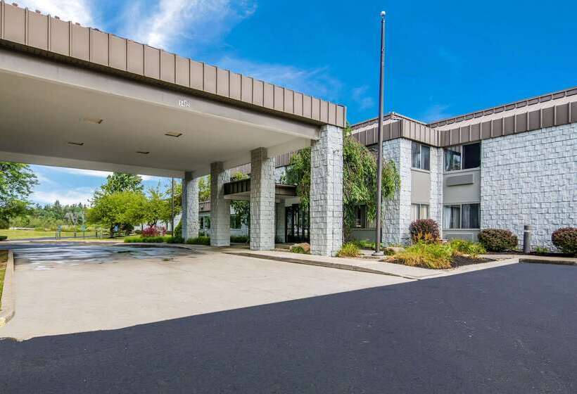 호텔 Clarion Pointe Jamestown Falconer