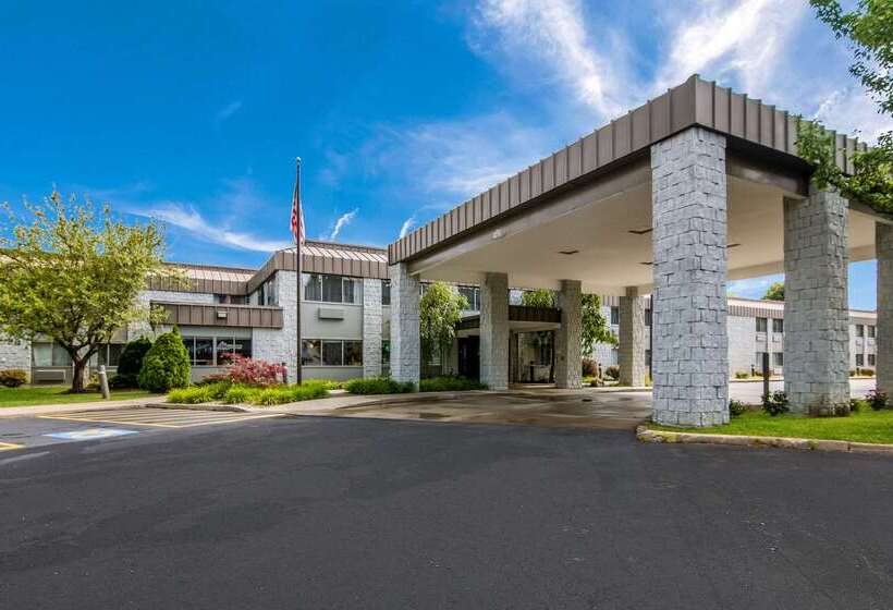 호텔 Clarion Pointe Jamestown Falconer