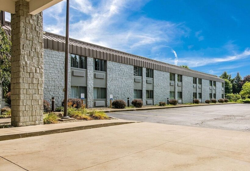 호텔 Clarion Pointe Jamestown Falconer