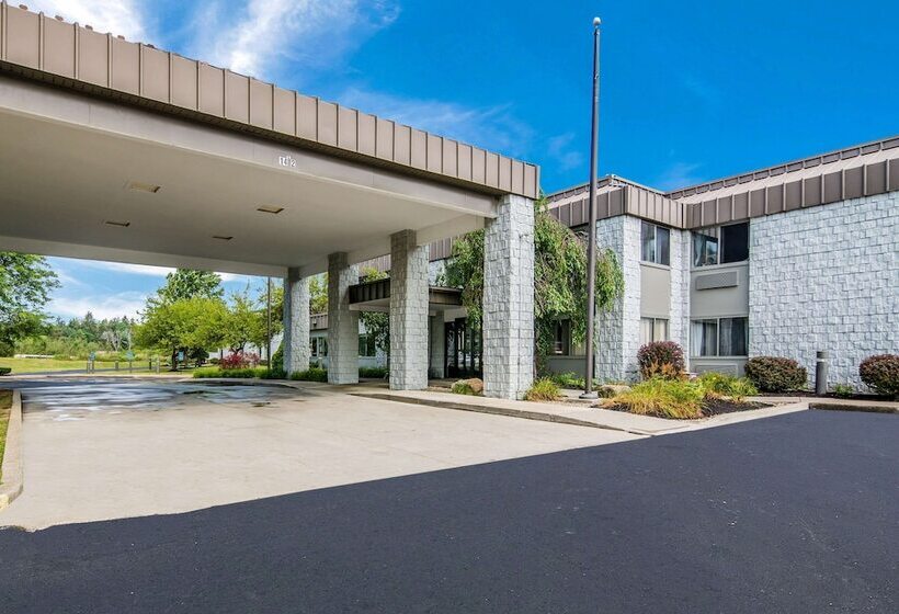 호텔 Clarion Pointe Jamestown Falconer