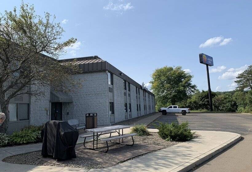 호텔 Clarion Pointe Jamestown Falconer