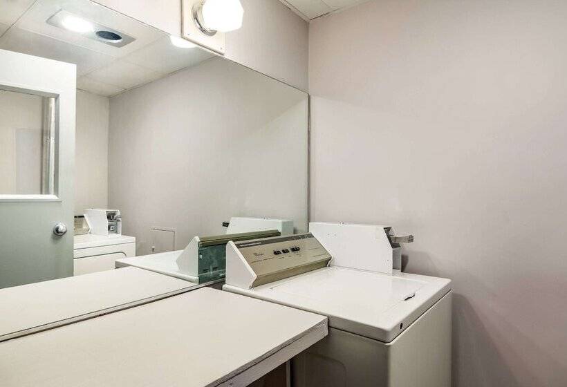 호텔 Clarion Pointe Jamestown Falconer