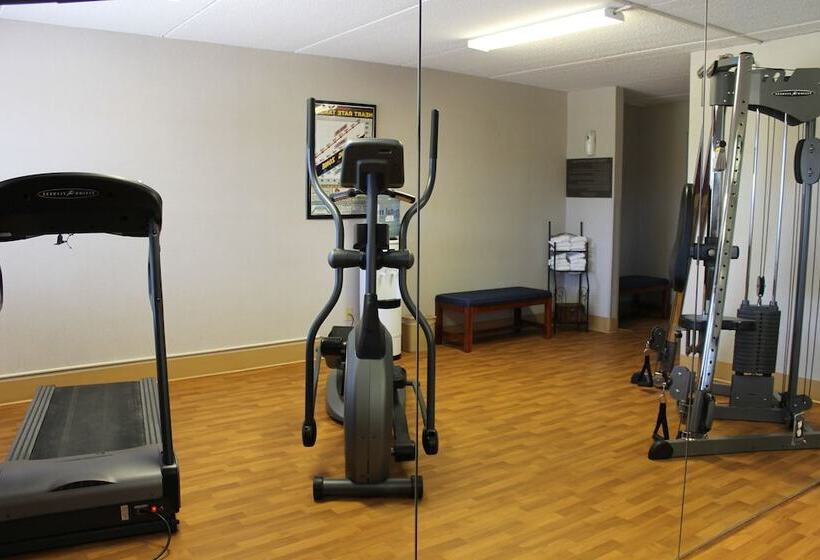 호텔 Clarion Pointe Jamestown Falconer